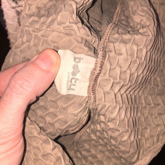 Booty by Brabants croco Tan Textured Bottoms - Picture 4 of 4